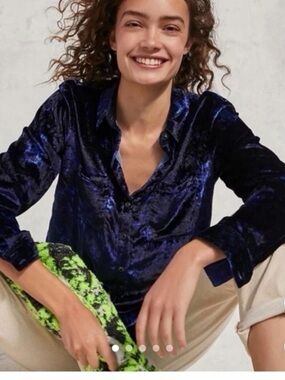 Pilcro Anthropologie Mara relaxed velvet button down women’s size 4